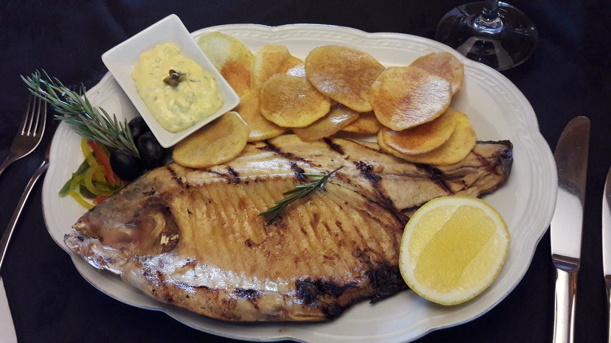 Verano 2024: podés probar pacú en Portal del Lago Hotel & Spa se ubica frente al Lago San Roque.