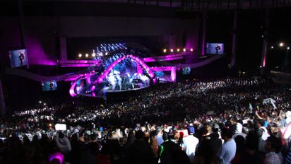 El Festival de Viña del Mar 2026 comienza con su esperada noche inaugural en la Quinta Vergara, dando inicio a seis jornadas de música, humor y competencia internacional.