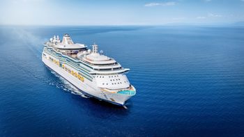 Millones de viajeros eligen cada año los cruceros como una forma de recorrer muchos destinos en un mismo viaje.