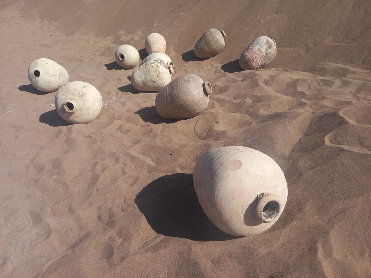 El hallazgo corresponde a 10 botijas en buenas condiciones, en lo que significa un importante testimonio histórico de la Región de Tarapacá.&nbsp;