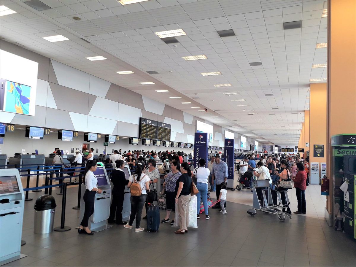 Según informó Ositran, en el 2022, el tráfico de pasajeros en los aeropuertos del Perú alcanzó los 31.5 millones. - Ladevi Medios y Soluciones Según informó Ositran, en el 2022, el tráfico de pasajeros en los aeropuertos del Perú alcanzó los 31.5 millones.