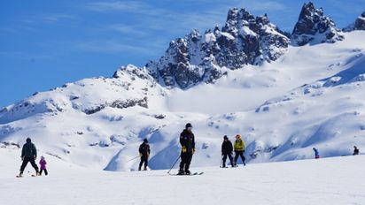 Cerro Perito Moreno busca mantener operativa la montaña hasta el 12 de octubre, con nieve disponible, tarifas de temporada baja y descuentos para residentes regionales.
