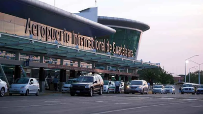 El Aeropuerto de Guadalajara cuenta con servicio de estacionamiento 24 horas para sus usuarios.