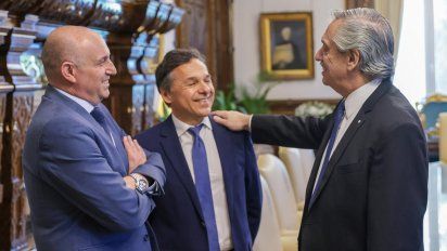 Alexis Guerrera, Diego Giuliano y el presidente Alberto Fernández, se concretó el recambio en el Ministerio de Transporte.