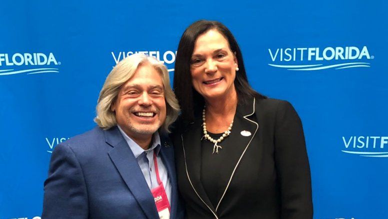 Santiago Corrada, presidente y CEO de Visit Tampa Bay, y Dana Young, presidenta y CEO de Visit Florida.