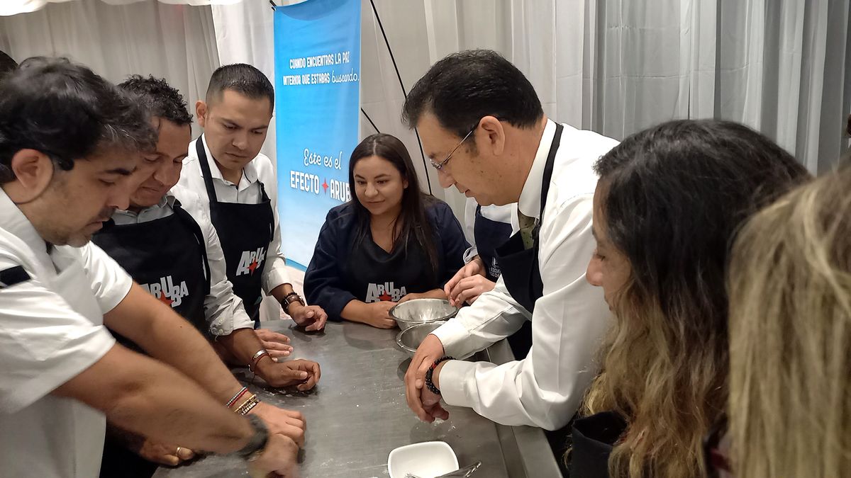 Representantes de mayoristas, agencias de viajes y aerolíneas participaron en MasterClass culinaria organizada por la Autoridad de Turismo de Aruba.