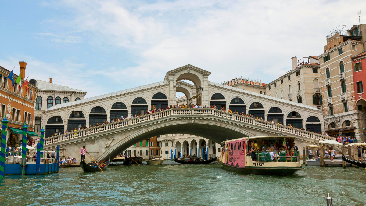 Italia combina ciudades históricas, arte y gastronomía en uno de los viajes más clásicos de Europa.