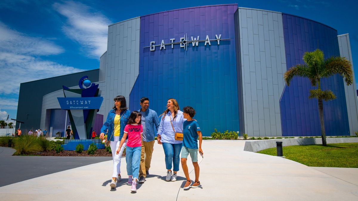 El Kennedy Space Center es uno de los mejores parques temáticos de Estados Unidos. El Kennedy Space Center es uno de los mejores parques temáticos de Estados Unidos.