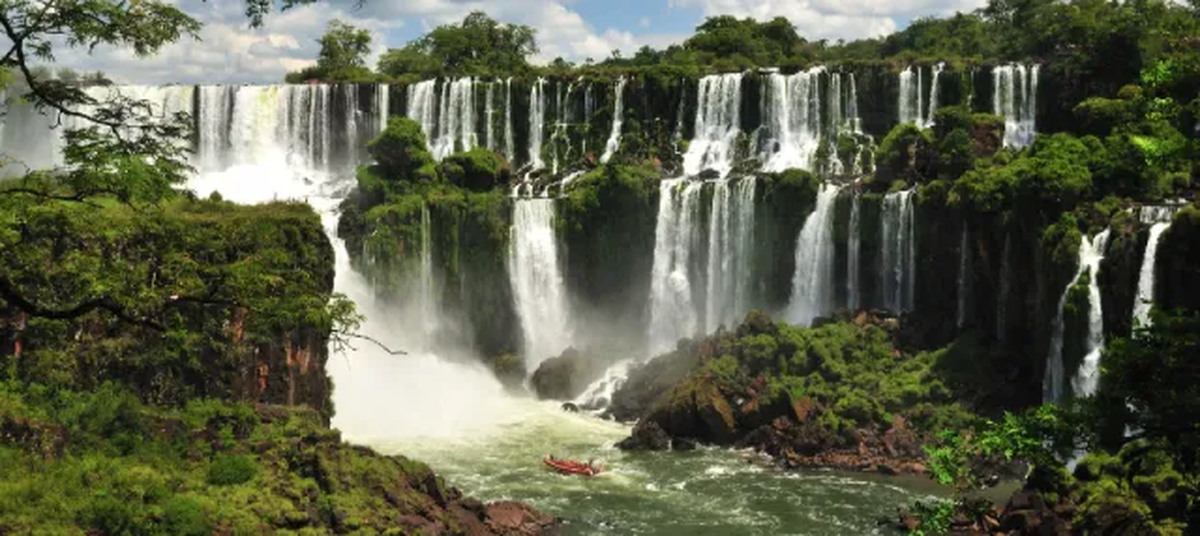 Cataratas del Iguazú: Descubrí una de las maravillas naturales más imponentes de América.