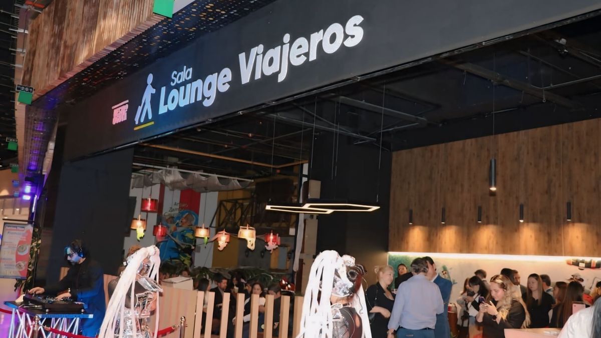 Nueva zona Lounge para Viajeros de la Oficina de Turismo de Curazao en el Centro Comercial Nuestro Bogotá.