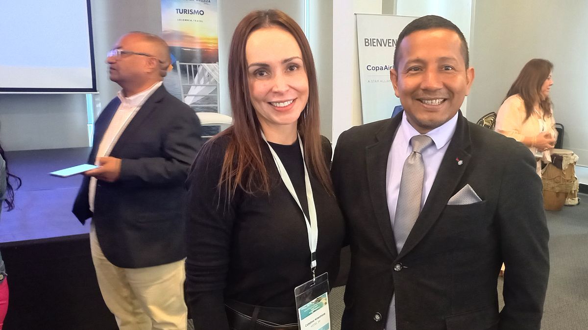 Empresarios de Santa Marta entregaron premios a las agencias de viajes presentes, en evento de ProColombia.