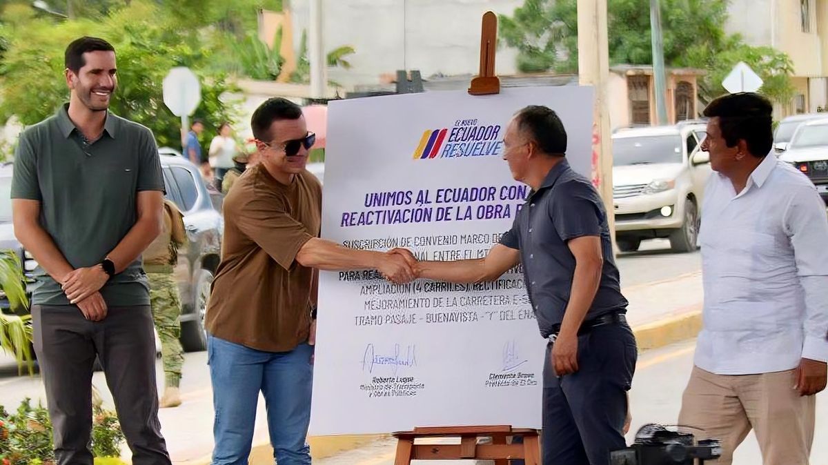 Daniel Noboa, presidente de Ecuador, participó en el evento de inauguración del Pasaje Lateral de El Oro.