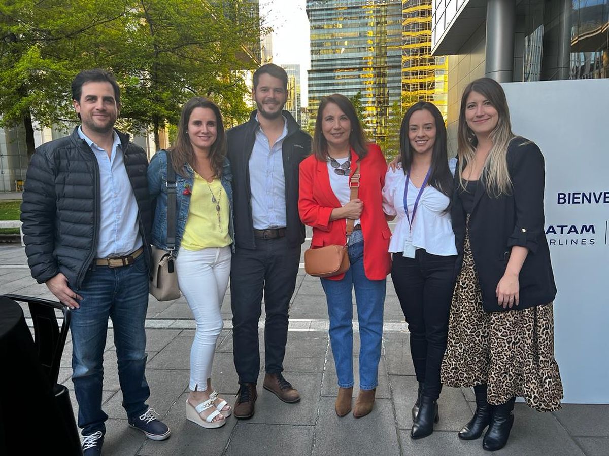 Jos&eacute; Manuel Garc&iacute;a, director comercial Grupo Despegar - Viajes Falabella; Ana Mar&iacute;a White, gerente corporativa Mundo Tour; Juan Rogazy, gerente comercial de vuelos Despegar - Viajes Falabella; Paula Contardo, directora de ventas Cono Sur de Latam Airlines; Julieth Vega, especialista OTAS Latam Airlines; Laura Madri&ntilde;&aacute;n, equipo global Latam Group.