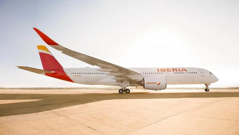 Iberia confía en que el mercado de pasajeros entre vuelan entre Santiago y Madrid aumente significativamente este 2024.