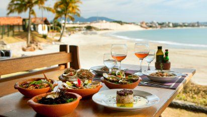Descubrí la impresionante gastronomía que tiene Florianópolis para ofrecer a través de sus variadas preparaciones.