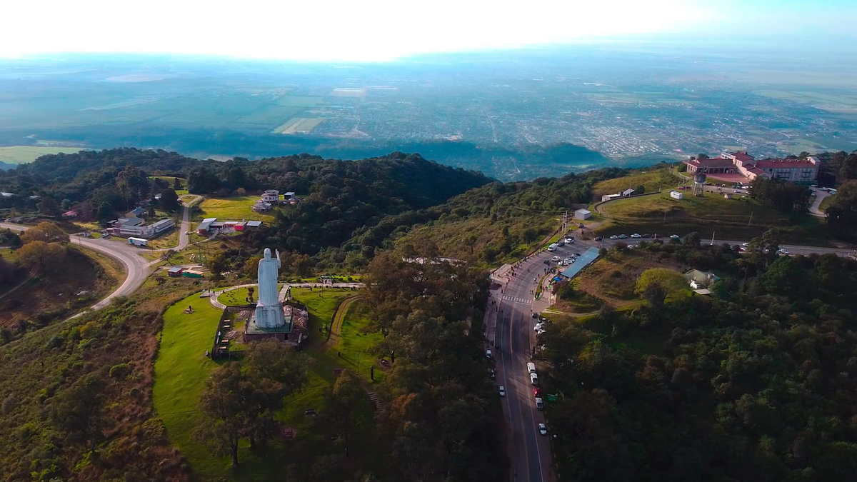 Vacaciones 2025: conocé el increíble pueblito de Tucumán que esta rodeado por imponentes cerros y cascadas.