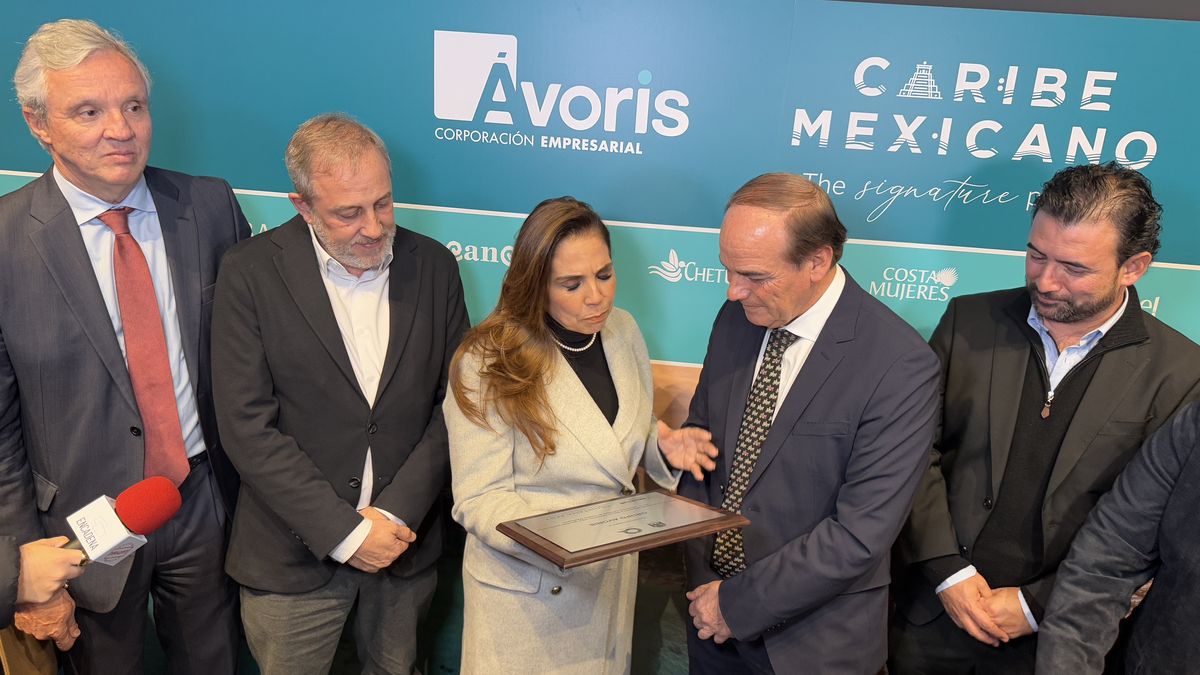 Representantes turísticos de Ávoris y Quintana Roo tras la firma del acuerdo conjunto de colaboración.