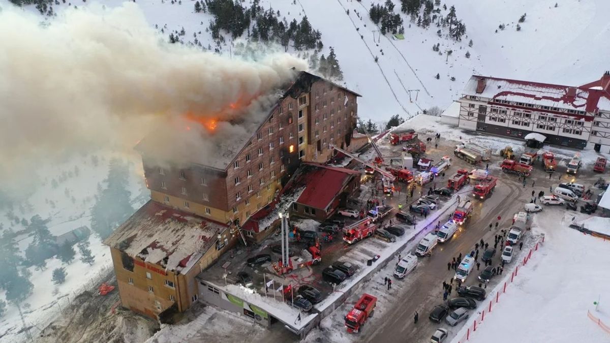 El pasado 21 de enero de 2025 el hotel Grand Kartal ubicado en un centro de esquí en Bolu sufrió un incendio que provocó la muerte de 78 huéspedes y 51 heridos. El pasado 21 de enero de 2025 el hotel Grand Kartal ubicado en un centro de esquí en Bolu sufrió un incendio que provocó la muerte de 78 huéspedes y 51 heridos.