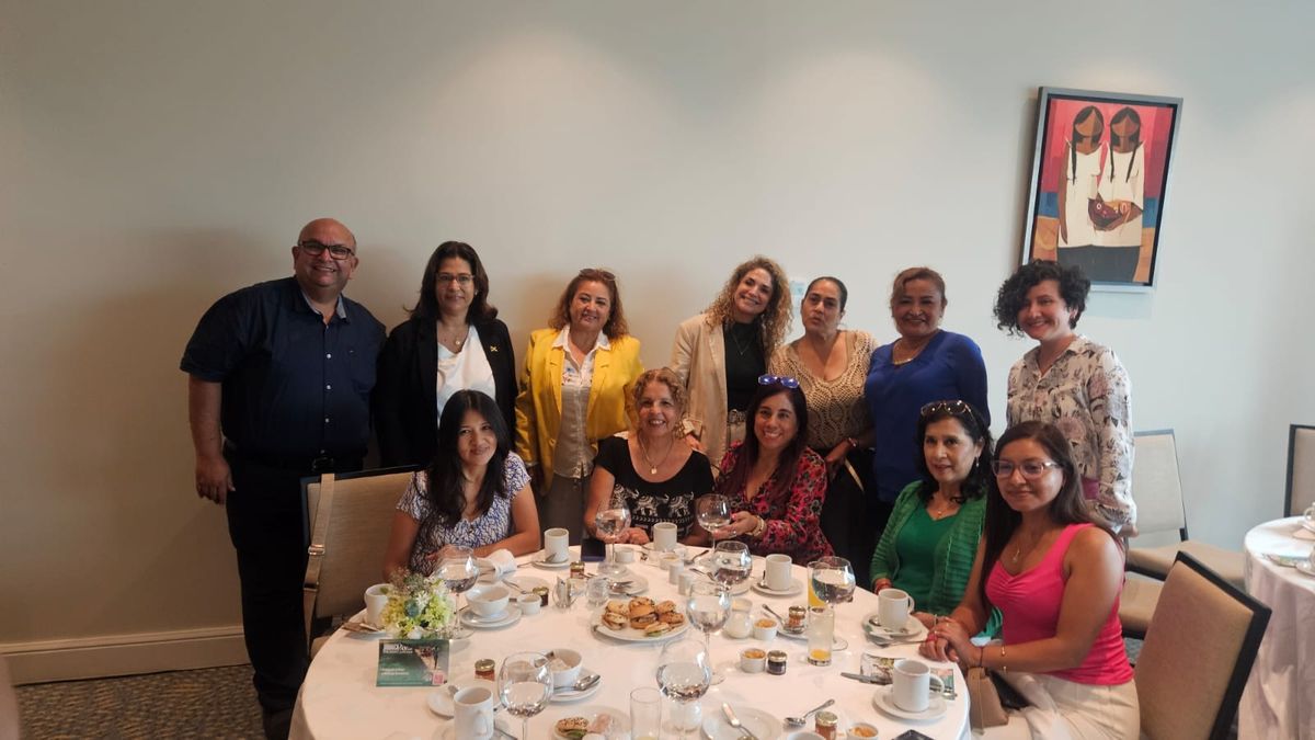 Agentes de viajes junto a Luciana Alonso y Pamela Covarrubias.