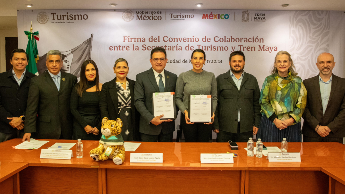 Representantes de Sectur y el Tren Maya frimaron un acuerdo para trabajar en conjunto para beneficiar la obra.