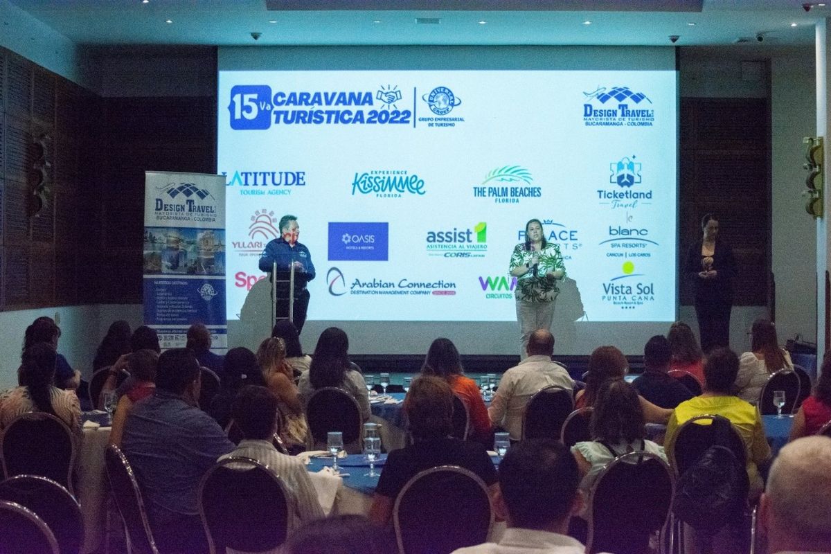 Caravana de promoción de Universal Group en Colombia.