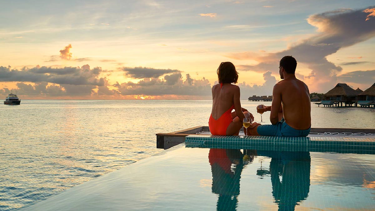 Quedarse encerrados en resorts sin hacer nada ya no es una opción: los viajes de novios cambian de tendencias.