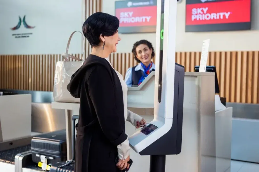 Todas aquellas reservas adquiridas en Aeroméxico.com, la App móvil, el Call Center o Tiendas de Viaje de Aeroméxico, en monedas autorizadas (MXN, USD, CAD, EUR) permiten cambios.