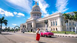 Cuba te invita a vivir unas vacaciones inolvidables entre la historia vibrante de La Habana y las playas paradisíacas de Varadero.