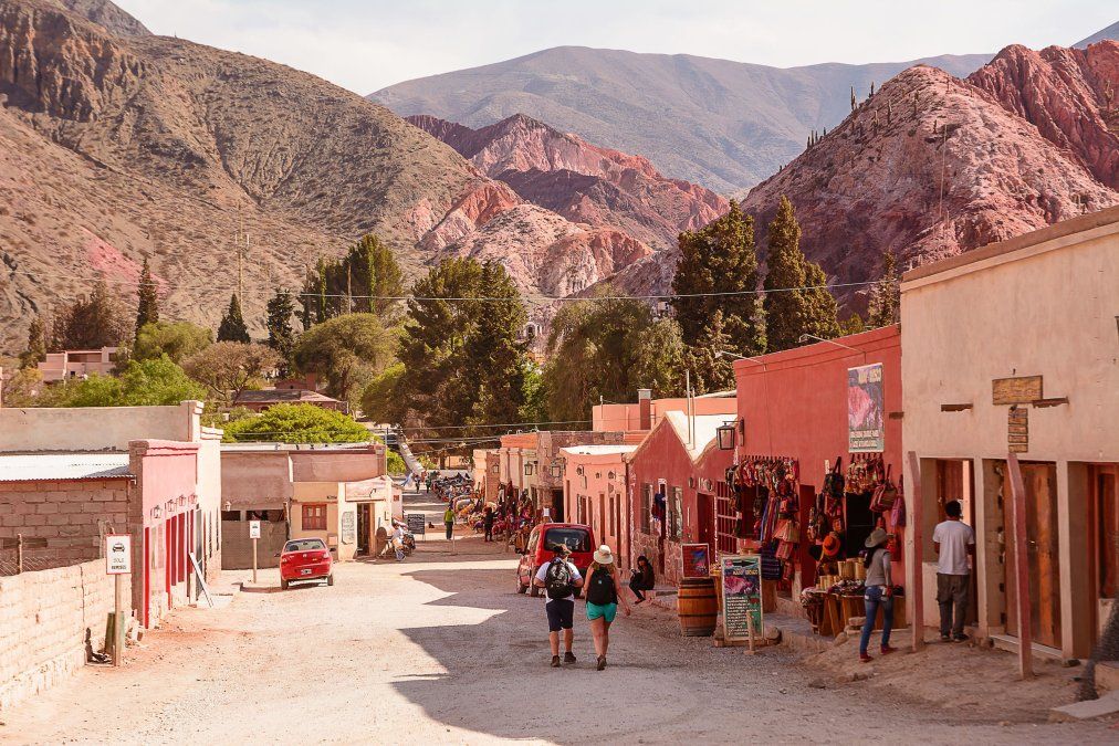 Purmamarca de Jujuy tiene los mejores paisajes y actividades para tus vacaciones de invierno.