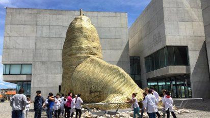 En Mar del Plata, el lobo marino de Marta Minujín ya es un símbolo del arte pop en la ciudad más visitada del verano.&nbsp;