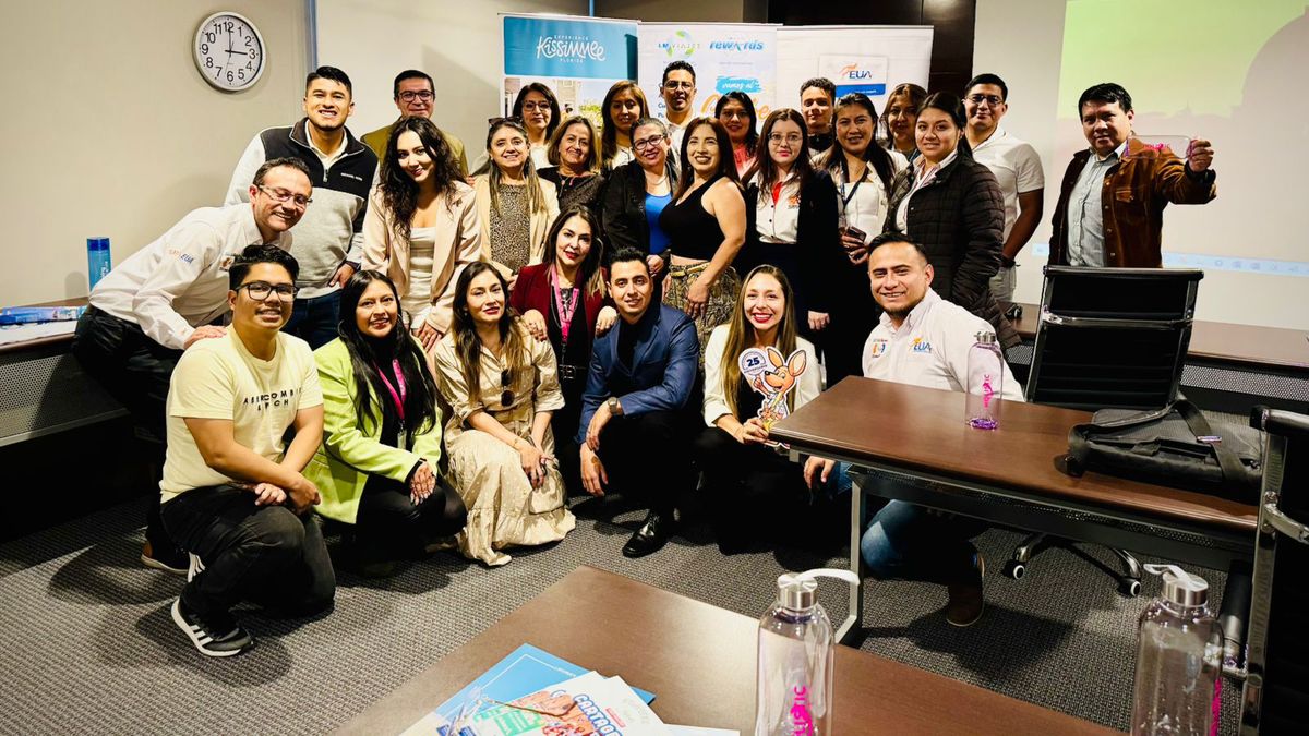 Equipo de LM Viajes y agencias de viajes asistentes.