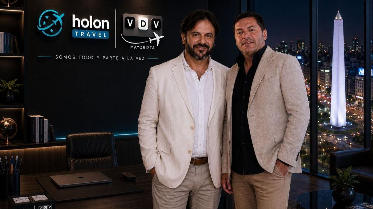 David Patiño, CEO de Holon Travel, junto a Daniel Montero, CEO de VDV Mayorista.