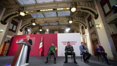 AMLO y Rogelio Jiménez Pons durante la conferencia de prensa.&nbsp;