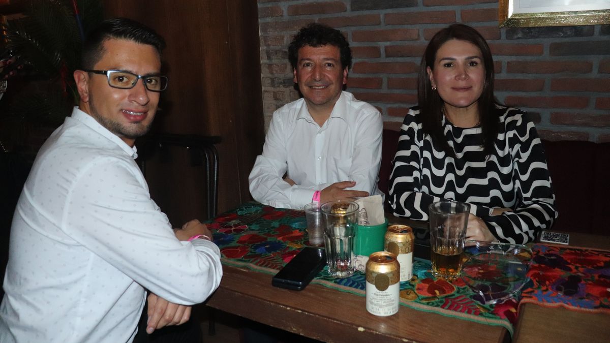 Sandro Castro, CEO de TravelKit y equipo en la celebración de los 30 años de CIC Travel.