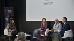 Algunas de las mesas redondas que se produjeron en Fitur Lingua en su edición de 2025.