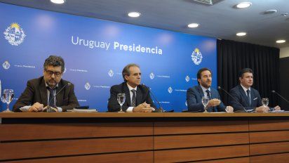 Los funcionarios durante la conferencia de prensa.