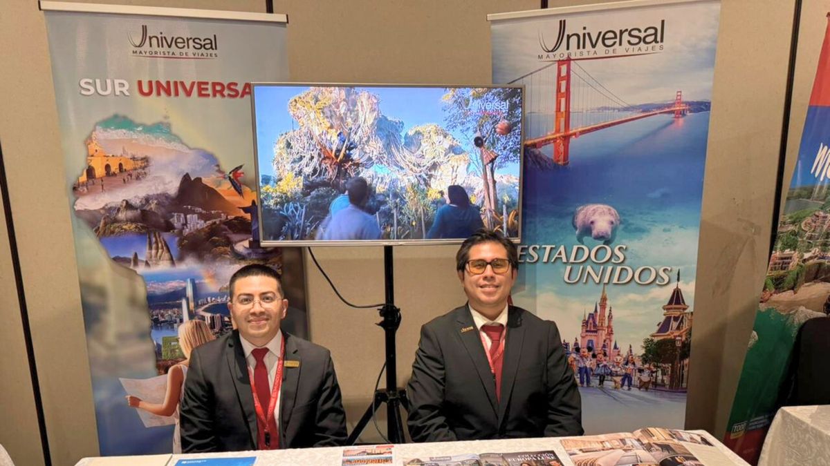 Equipo de Universal de Viajes, encabezado por Erick Noboa (izq.), en Ladevi Workshop Guayaquil.