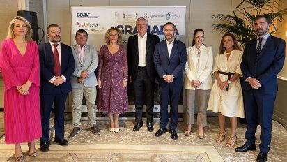 Representantes de agencias, Iberia, Turespaña y CEAV en la presentación de la 7ª Cumbre de Asociaciones de Agencias de Viajes