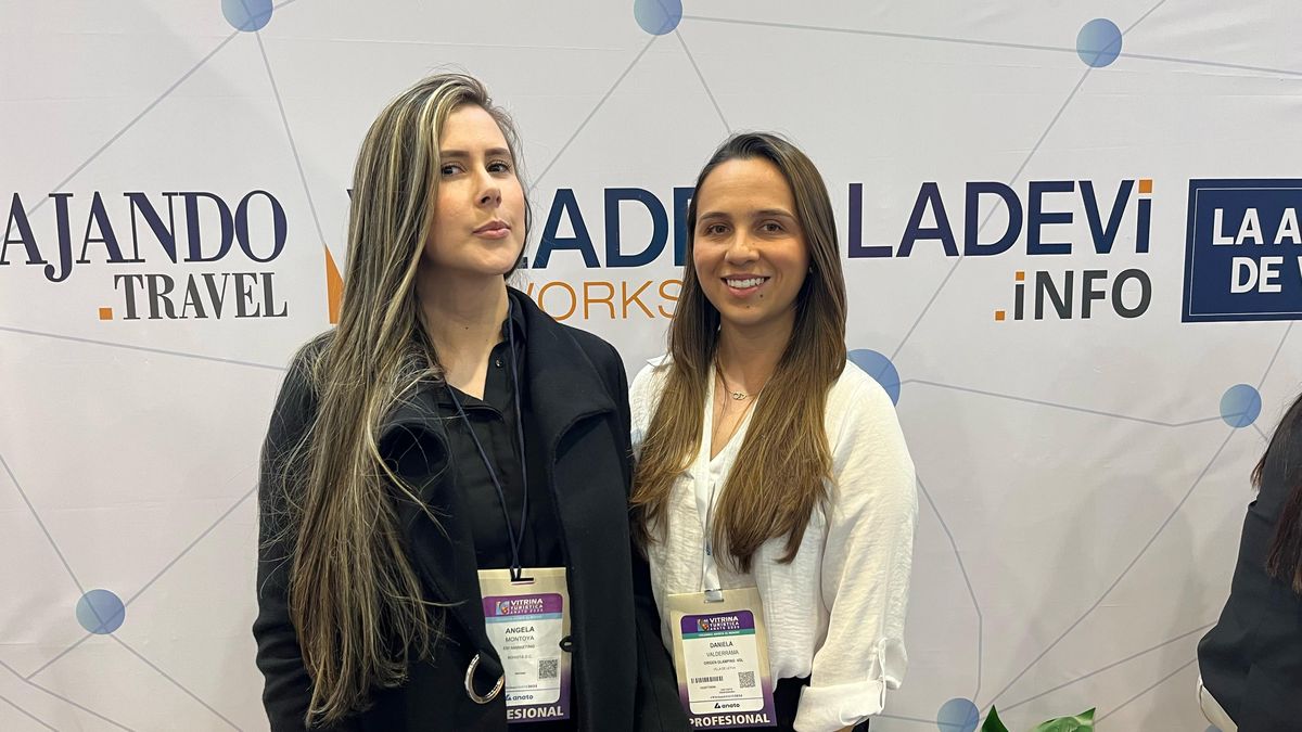 Equipo de EM Marketing en el stand de Ladevi.