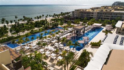 Royalton inaugura dos hoteles en Cancún