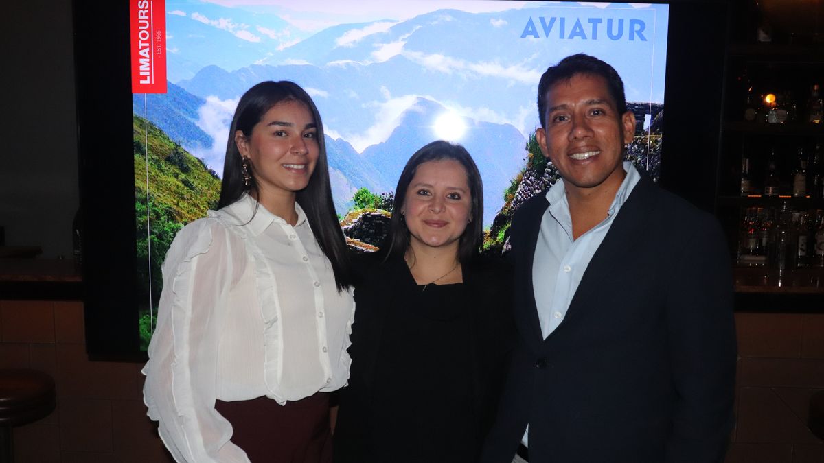 Daniella Luyo, especialista en desarrollo de negocios de Lima Tours, Lizeth García, directora del Departamento de Producto de Aviatur y Ronald Vera, gerente comercial de Lima Tours.