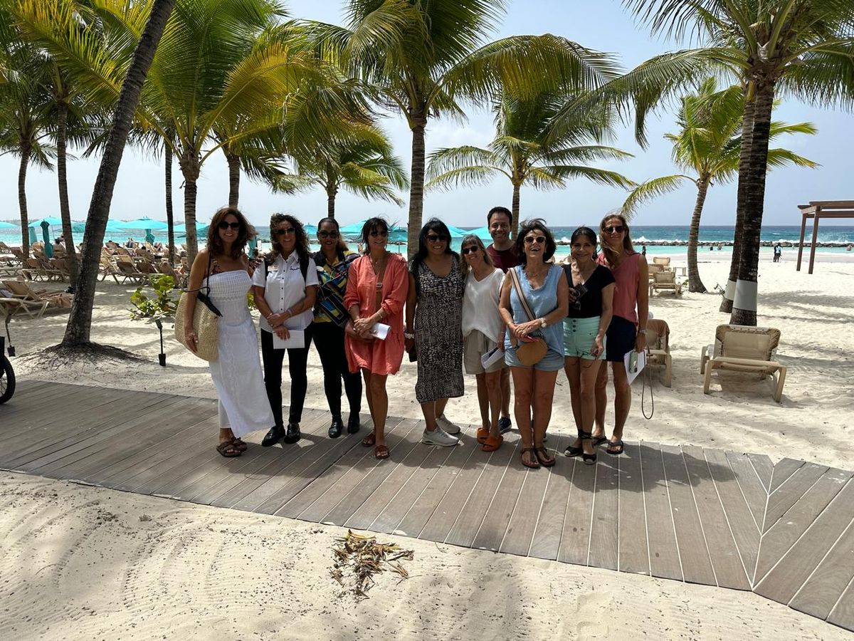 Agentes de viajes junto a Joyce Grossman, Business Development Manager para Chile de Sandals & Beaches Resorts. 