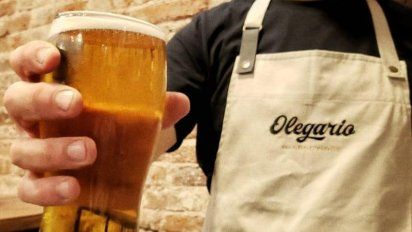 La carta consta de cervezas artesanales, sidra tirada, vinos, tapas y fiambres, todo de calidad Premium.