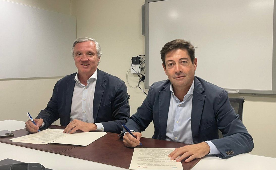 Carlos Garrido, presidente de la Confederación Española de Agencias de Viajes, y Rafael Murillo, Chief Commercial Officer de Iberia Cards