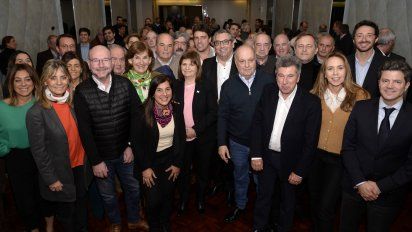 En su visita a Ahrcc,&nbsp;Bullrich estuvo acompañada por elex Ministro de Turismo y actual Diputado Nacional Hernán Lombardi, la Senadora Nacional Mariana Juri, los Diputados ViriginiaCornejo, y Luciano Laspina, y el Coordinador de Equipos de Gobierno, Alberto Fohrig.