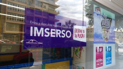 Agencia de viajes promociona los viajes del Imserso de la temporada pasada.