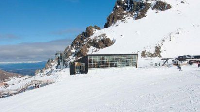 En el centro de esquí La Hoya, en Esquel, la nieve dijo presente y espera a las visitantes con atractivas promociones.