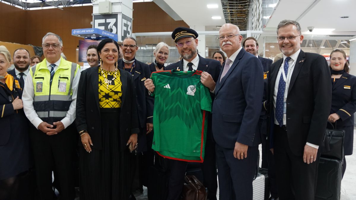 Lufhtansa celebró la fecha junto al Embajador&nbsp; de Alemania en México, la secretaria de Turismo de la Ciudad de México y el director general del AICM.