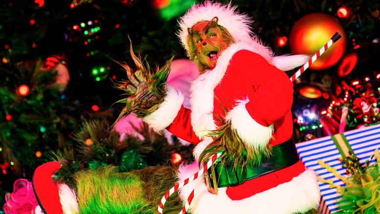 El Grinch celebrando la navidad en Universal Orlando Resort.