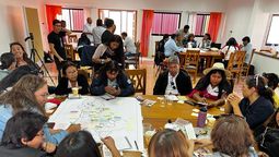 Turismo Sostenible en San Pedro de Atacama: Mesa de trabajo de la delegación chilena que se presentó en el evento.